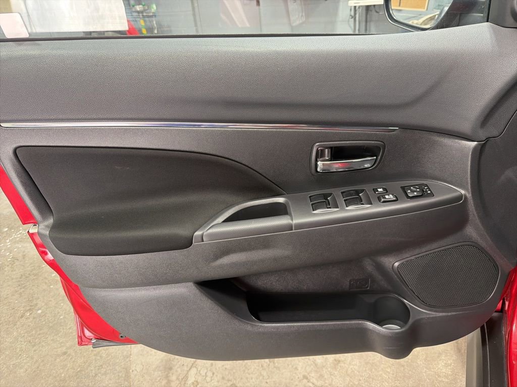 Used 2023 Mitsubishi Outlander Sport SE image 11