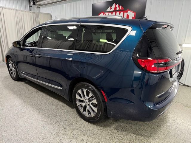 Used 2023 Chrysler Pacifica Pinnacle image 6