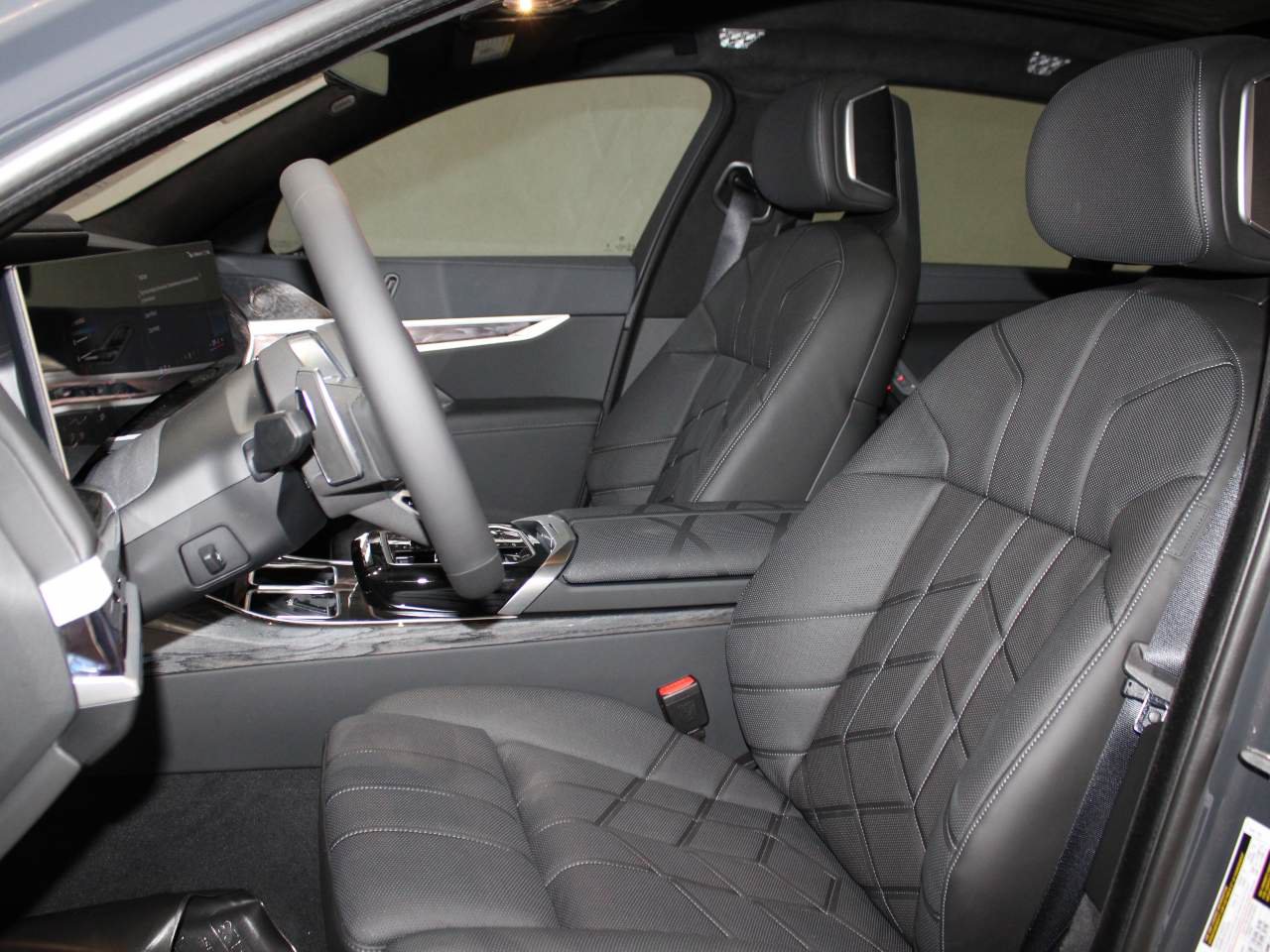 Used 2026 BMW 750e xDrive AWD/4WD image 14