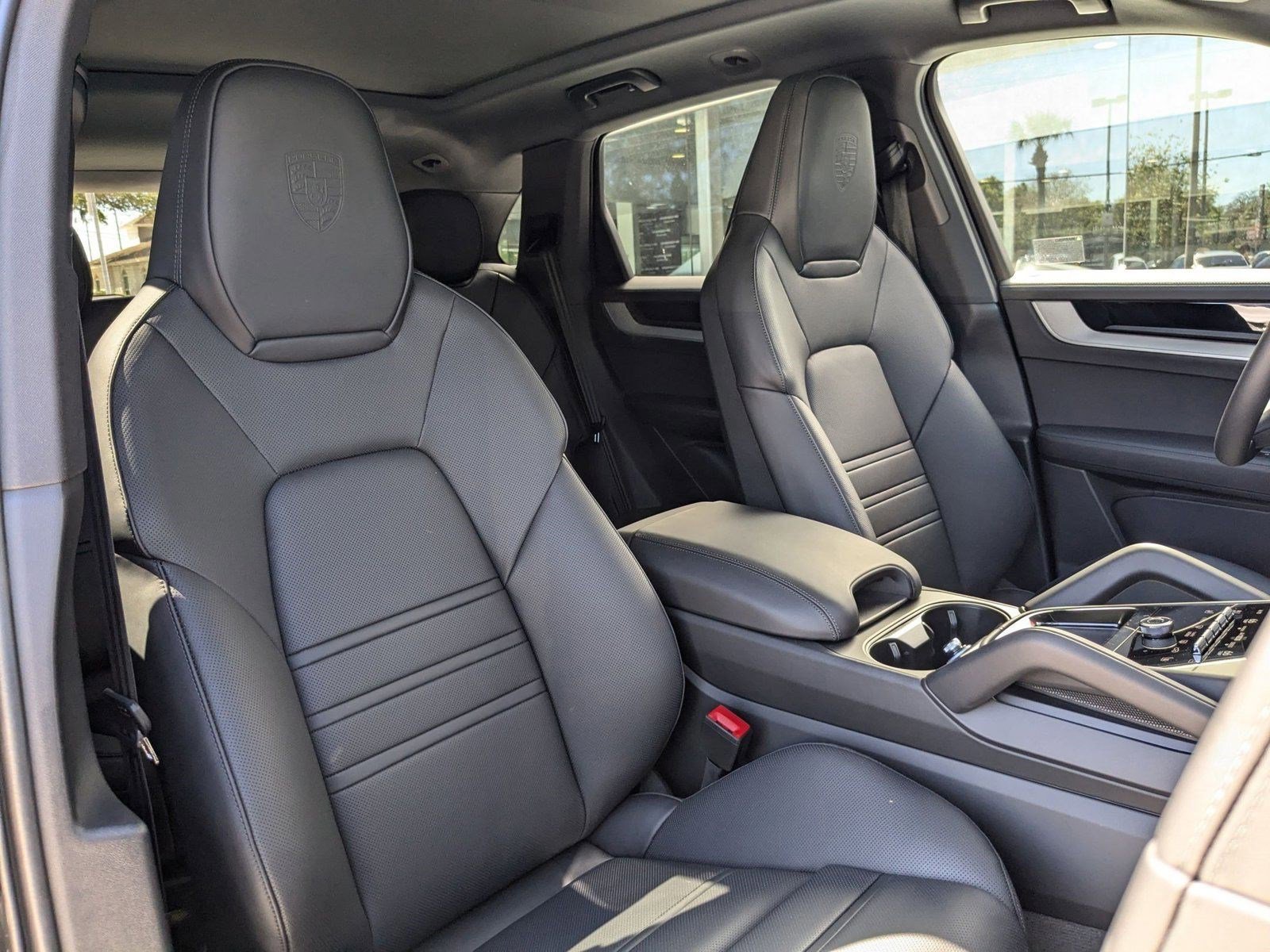 Certified 2025 Porsche Cayenne image 24