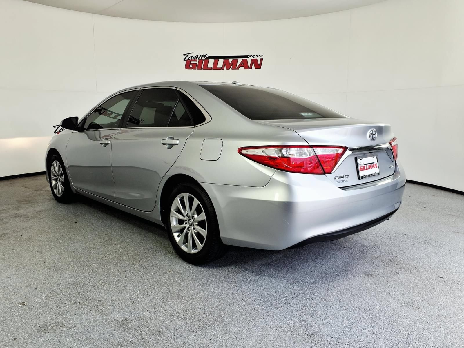Used 2017 Toyota Camry XLE FWD image 9