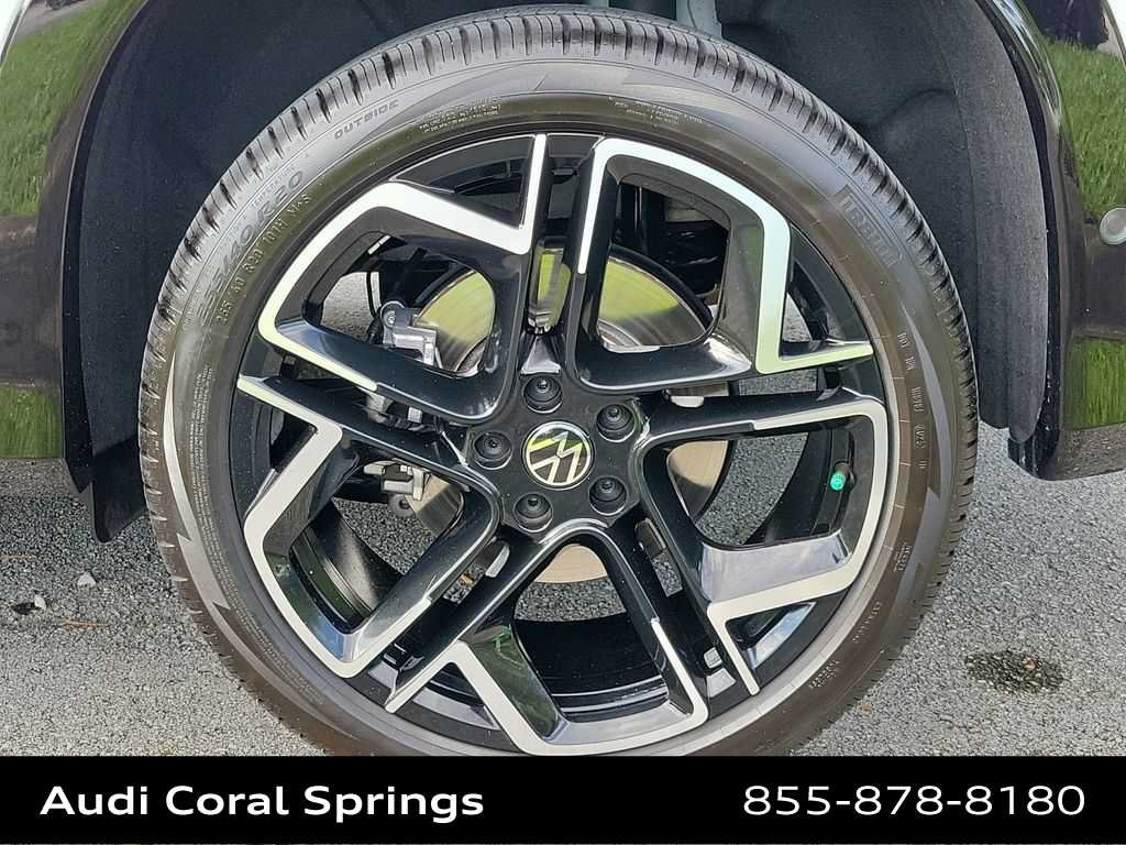 Used 2026 Volkswagen Tiguan SEL R-Line AWD/4WD image 16