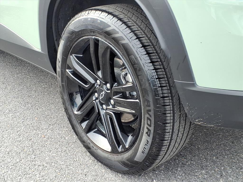 Used 2025 Chevrolet Trax ACTIV w/ Sunroof Package image 11