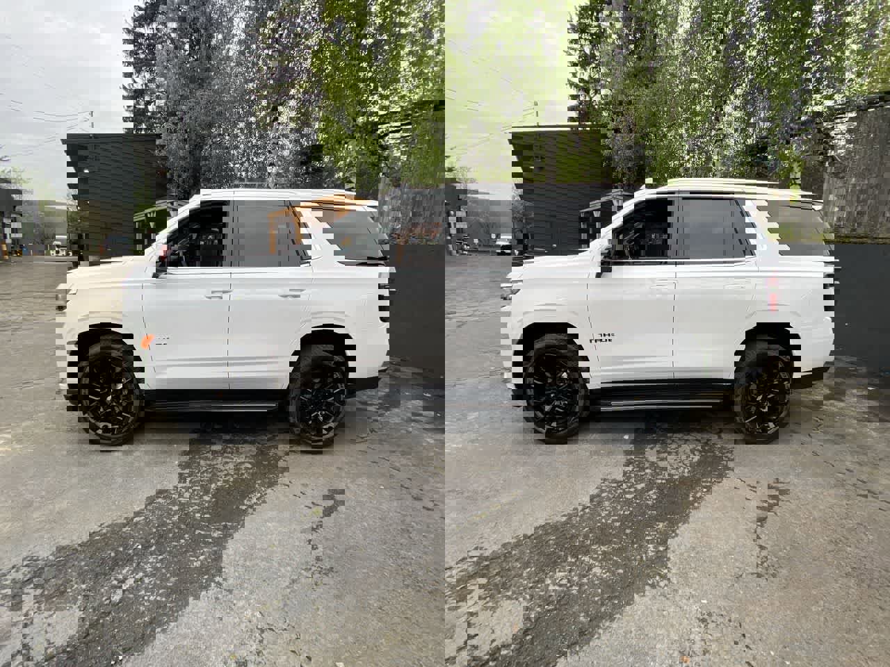 Used 2023 Chevrolet Tahoe LT w/ Luxury Package AWD/4WD image 3