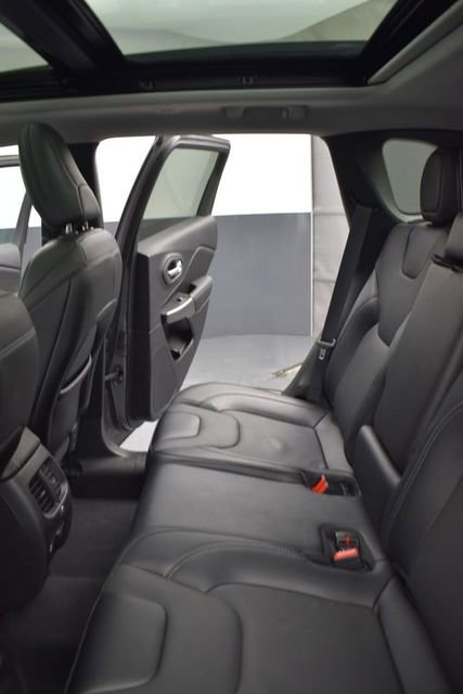 Used 2022 Jeep Cherokee Limited AWD/4WD image 7