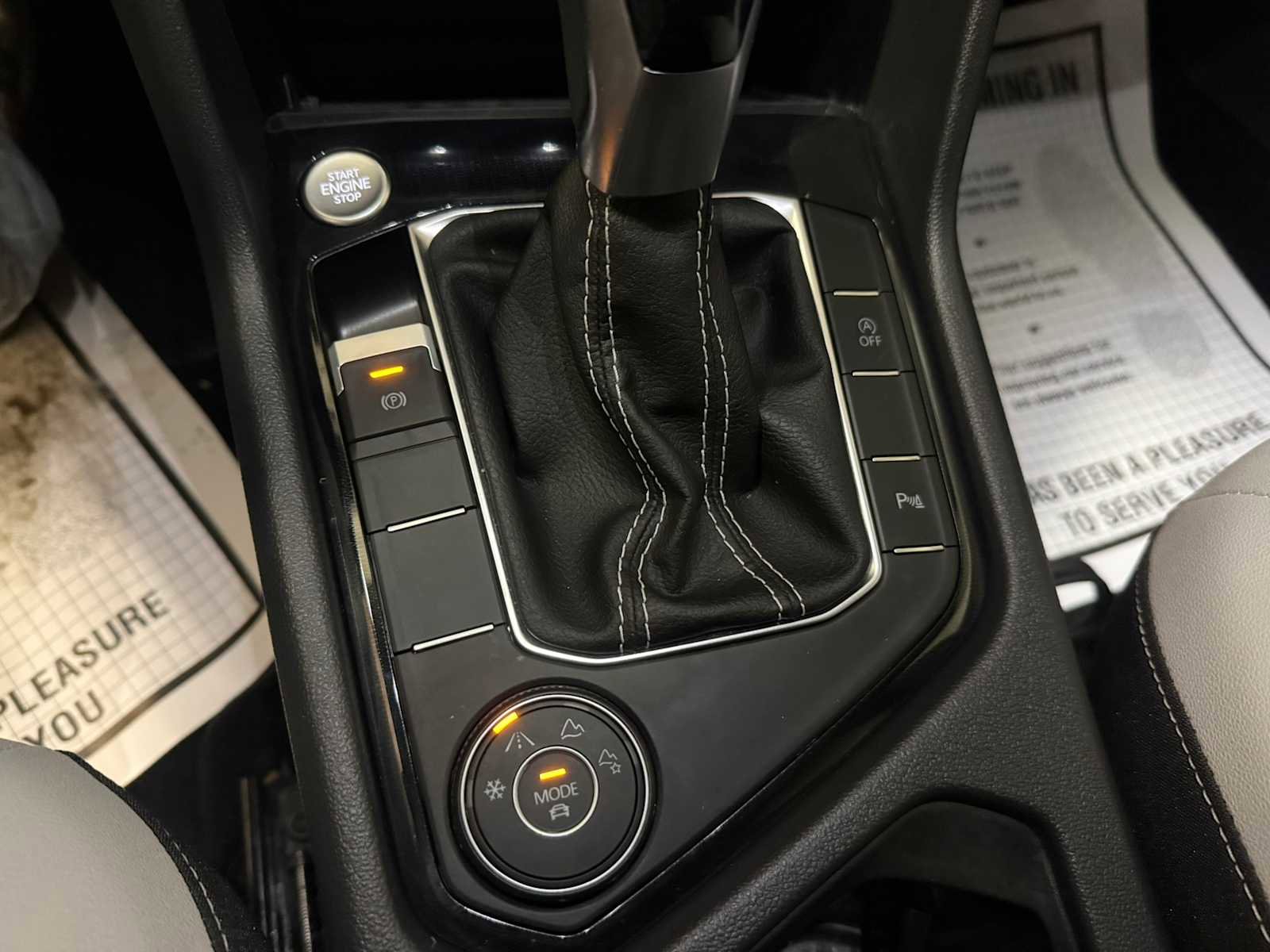 Certified 2025 Volkswagen Taos SE w/ Panoramic Sunroof Package image 34