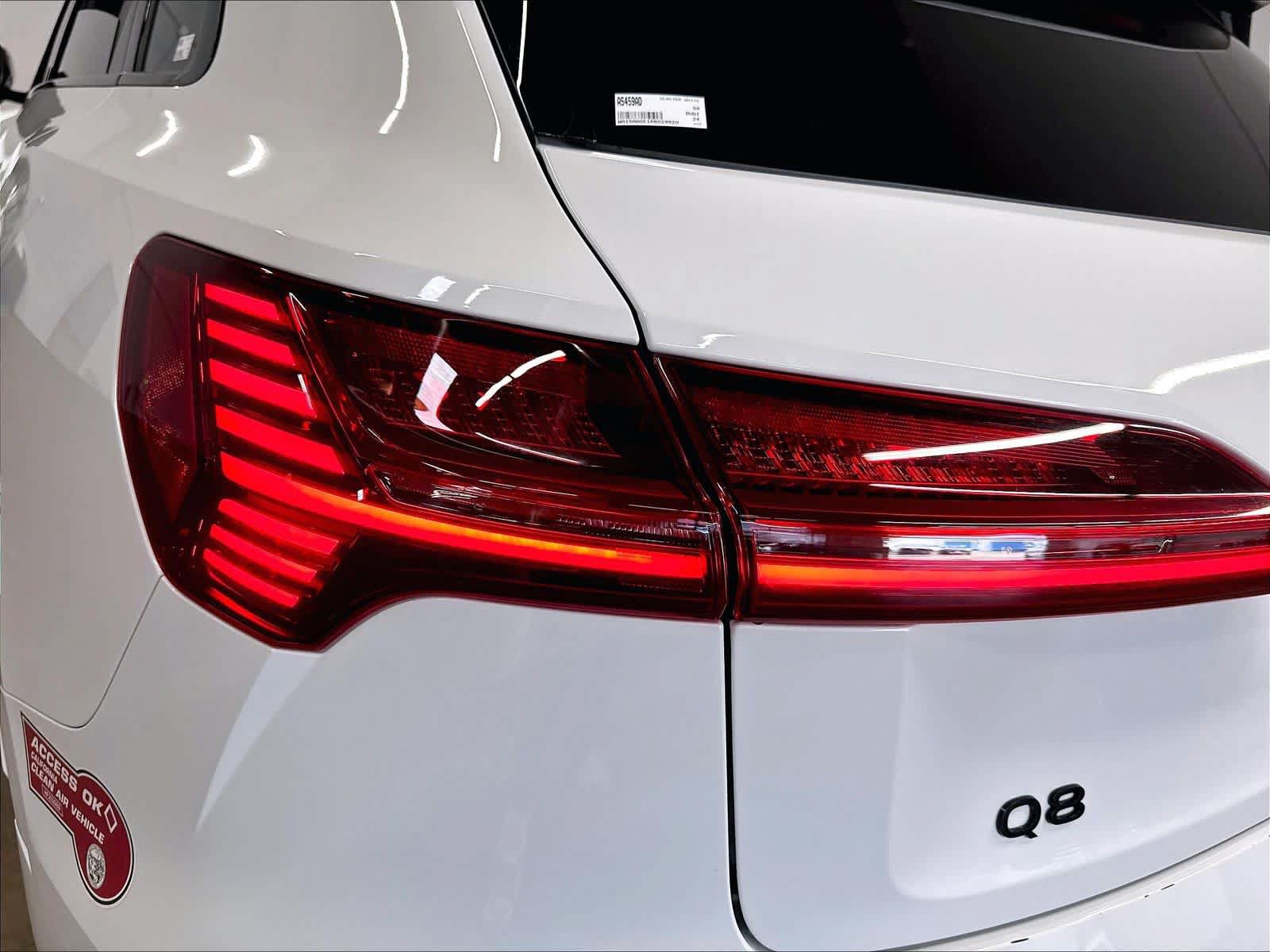 Used 2024 Audi Q8 e-tron Premium Plus AWD/4WD image 33
