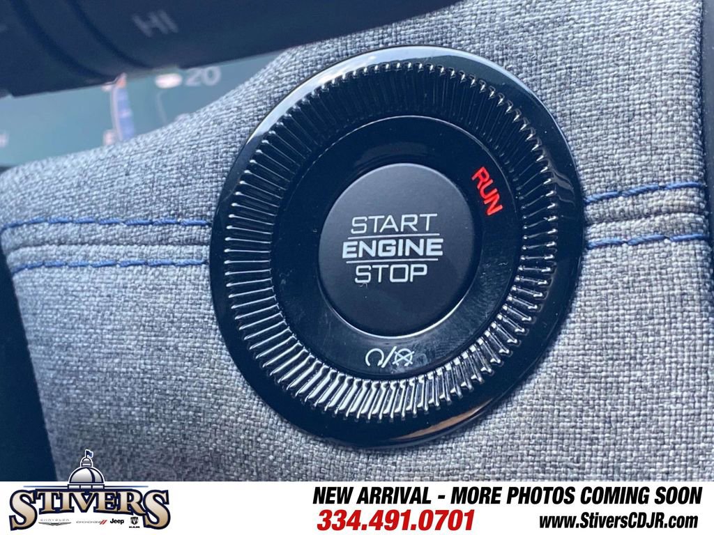 Used 2025 Jeep Compass Latitude image 27