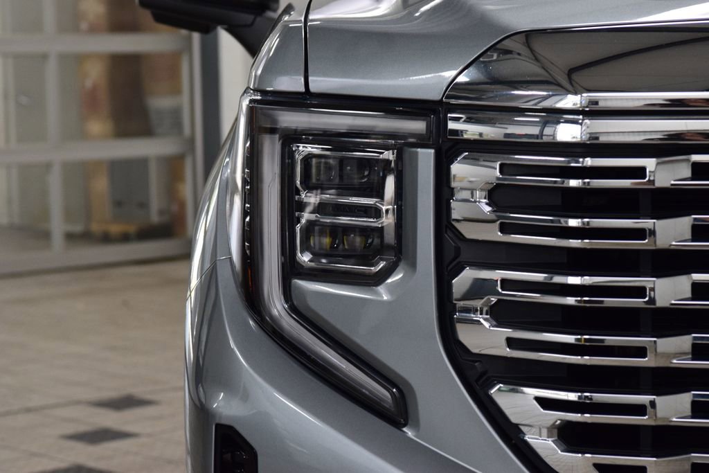 Used 2023 GMC Sierra 1500 Denali w/ Technology Package AWD/4WD image 12
