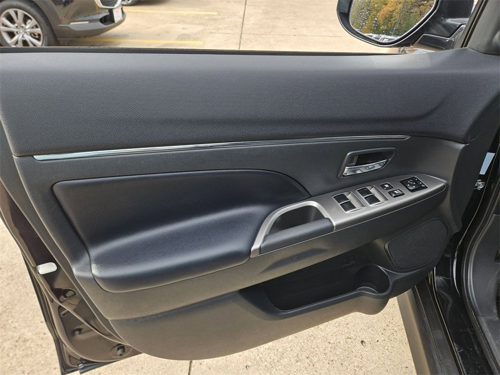 Used 2025 Mitsubishi Outlander Sport SE image 13