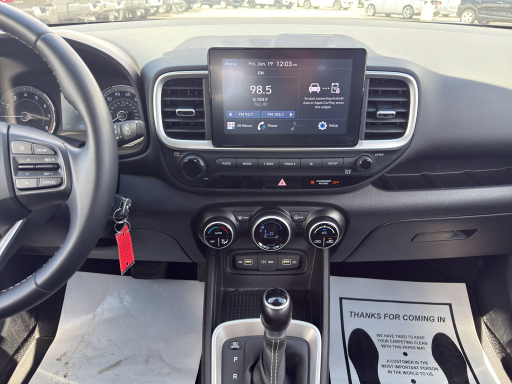 Used 2022 Hyundai Venue SEL FWD image 15