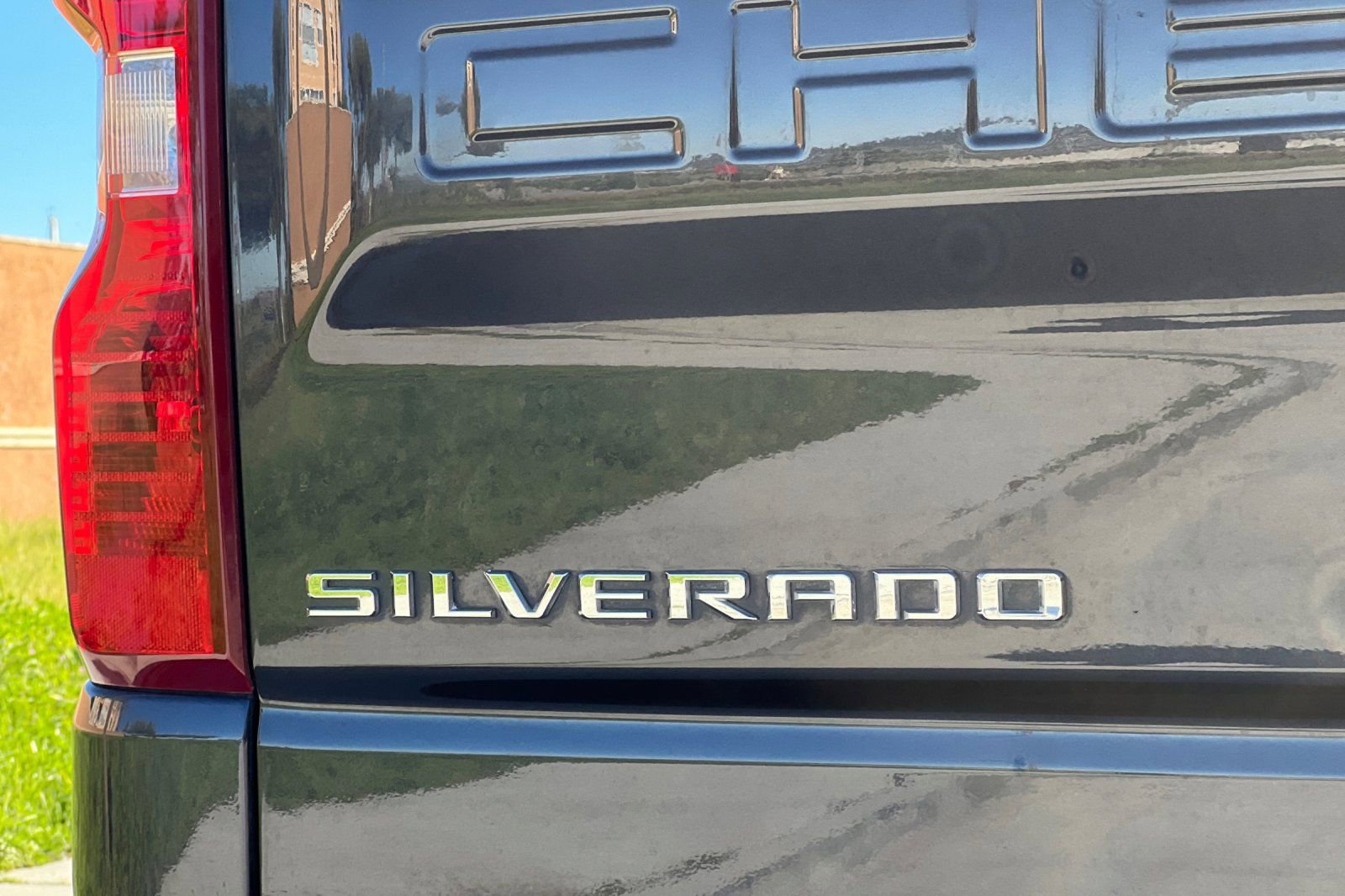 Used 2022 Chevrolet Silverado 1500 LT AWD/4WD image 26