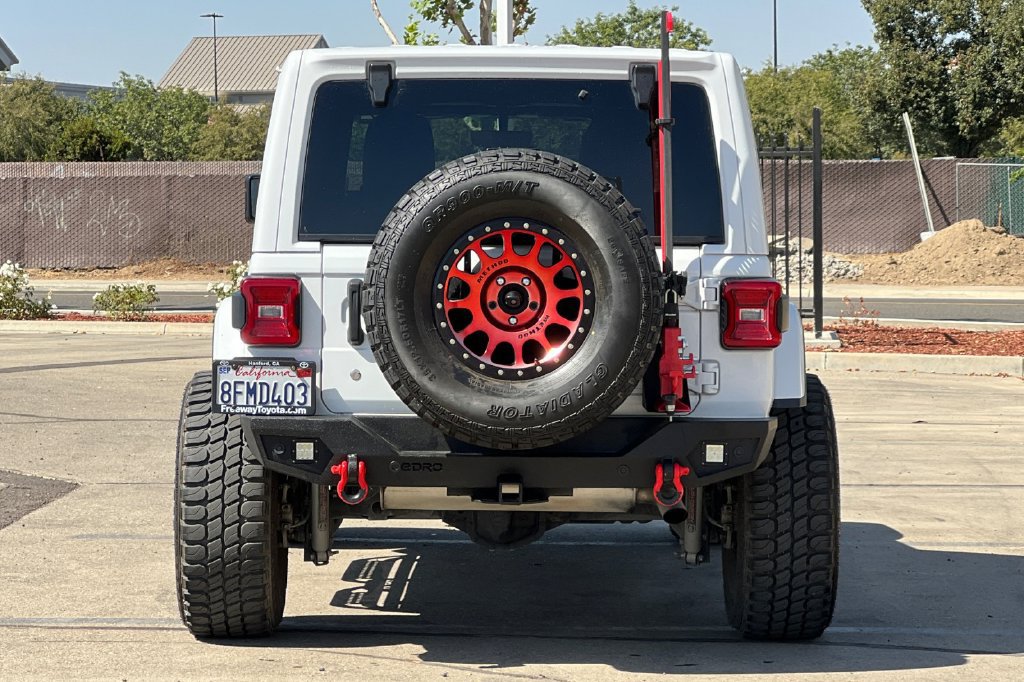 Used 2018 Jeep Wrangler Unlimited Sahara AWD/4WD image 6