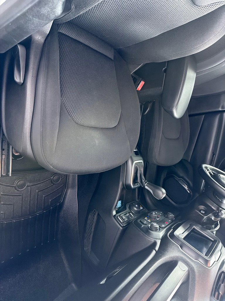 Used 2018 Jeep Renegade Altitude image 20