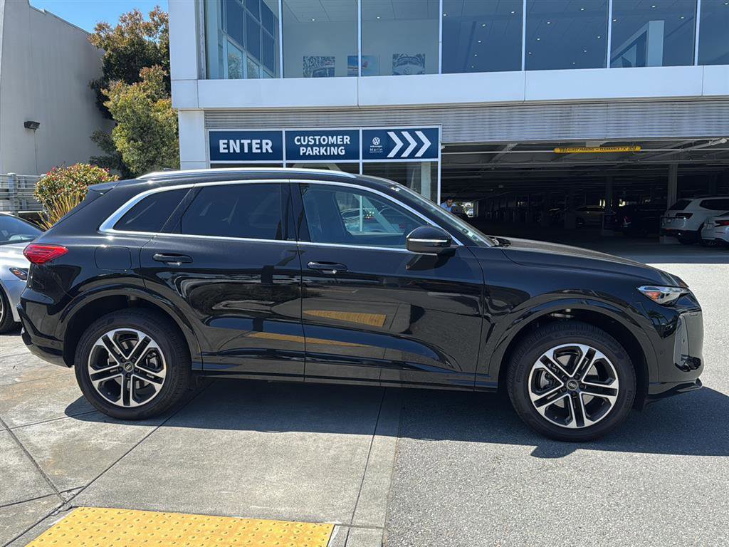 Certified 2025 Audi Q5 Premium w/ Convenience Package AWD/4WD image 5