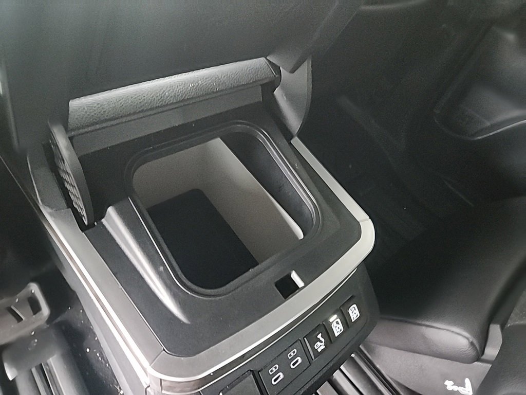 Used 2025 Toyota Sienna Platinum image 13