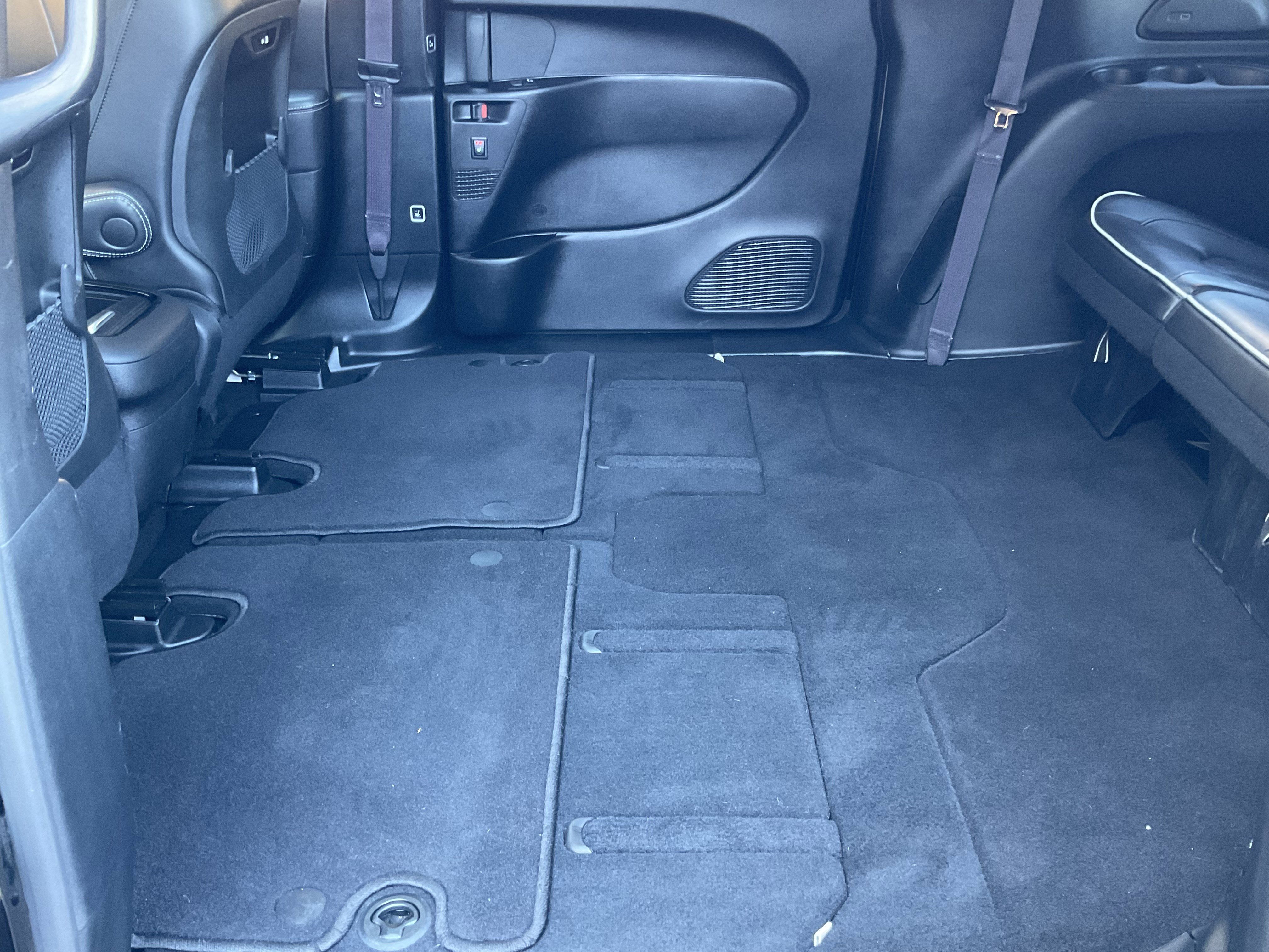 Used 2025 Chrysler Pacifica Limited FWD image 45