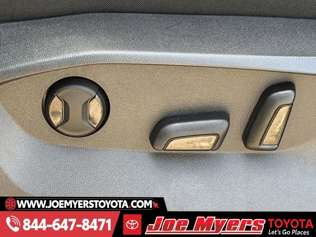 Used 2024 Volkswagen Tiguan SE image 28