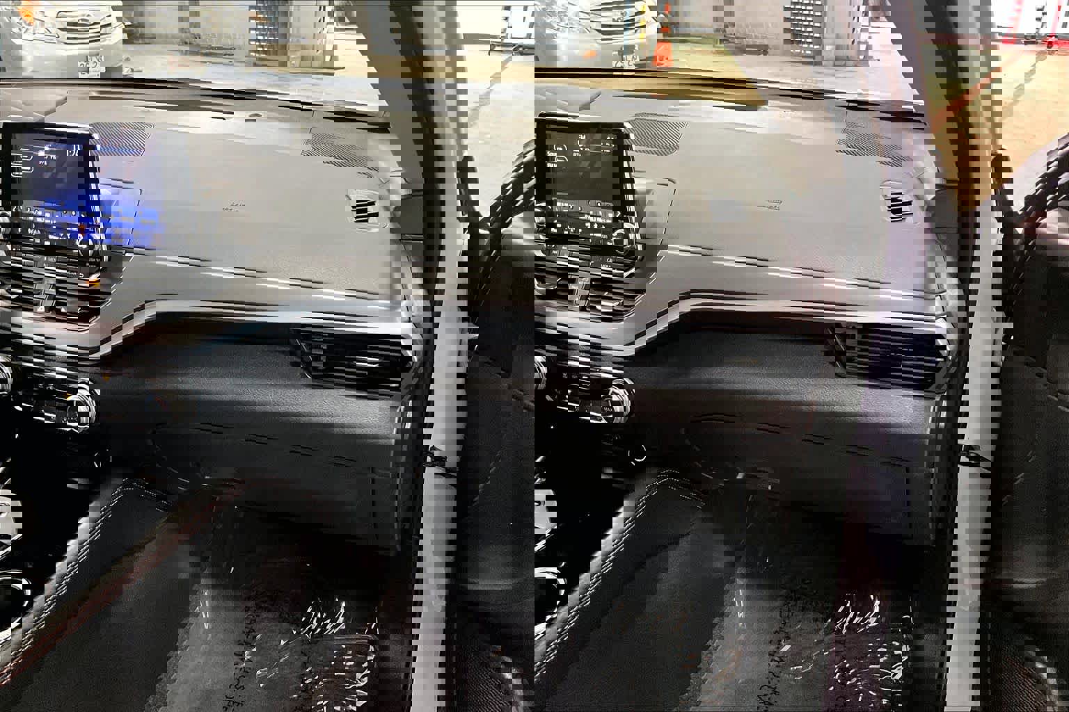 Used 2025 Nissan Altima 2.5 SR image 18