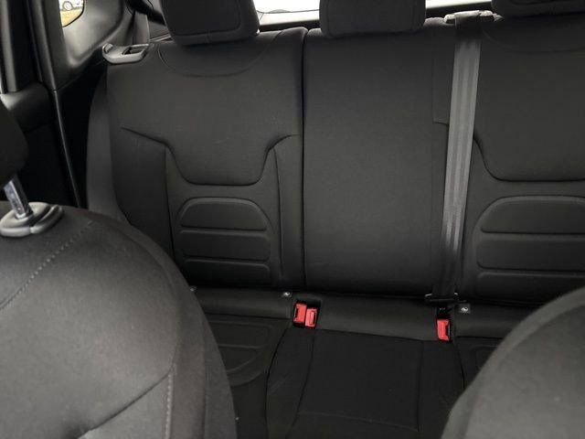 Used 2021 Jeep Renegade Latitude image 29