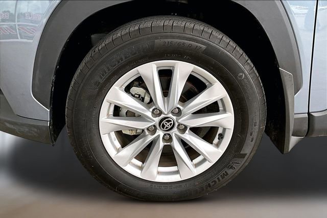 Used 2024 Toyota Corolla Cross LE w/ Moonroof Package FWD image 29