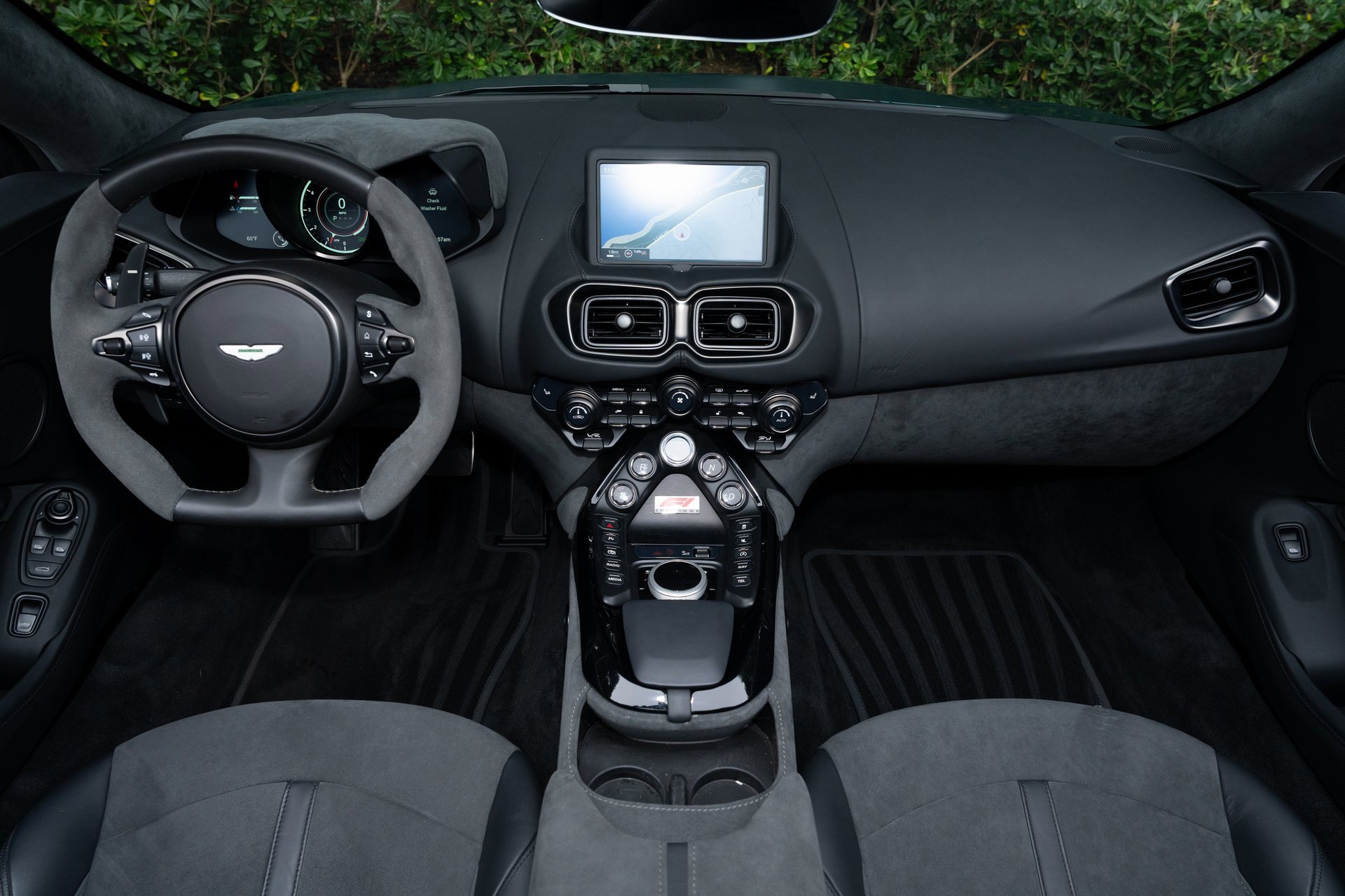 Used 2023 Aston Martin V8 Vantage Roadster image 21