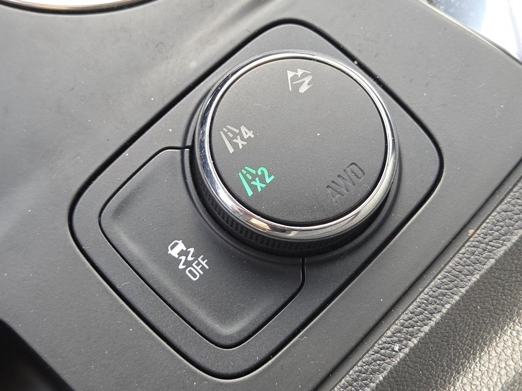 Used 2020 Chevrolet Traverse LT w/ LT Premium Package image 16