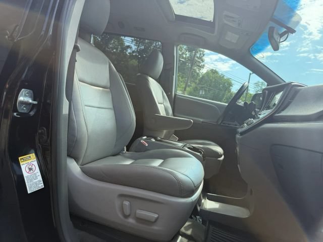 Used 2017 Toyota Sienna XLE w/ XLE Navigation Package FWD image 16