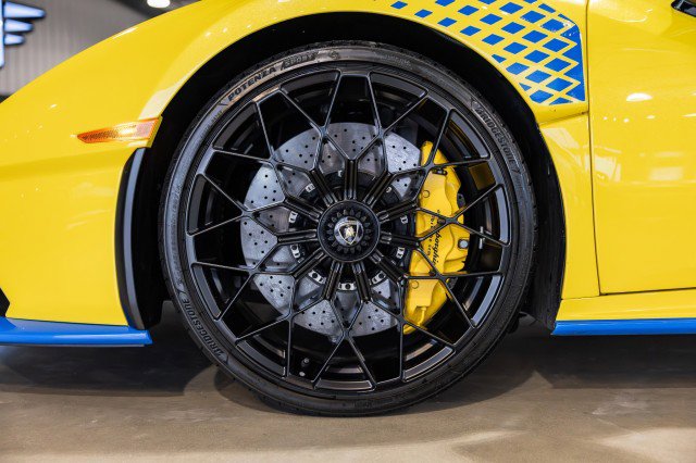 Used 2022 Lamborghini Huracan STO image 24