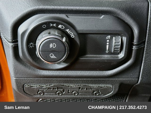 Used 2025 Jeep Gladiator Mojave AWD/4WD image 10