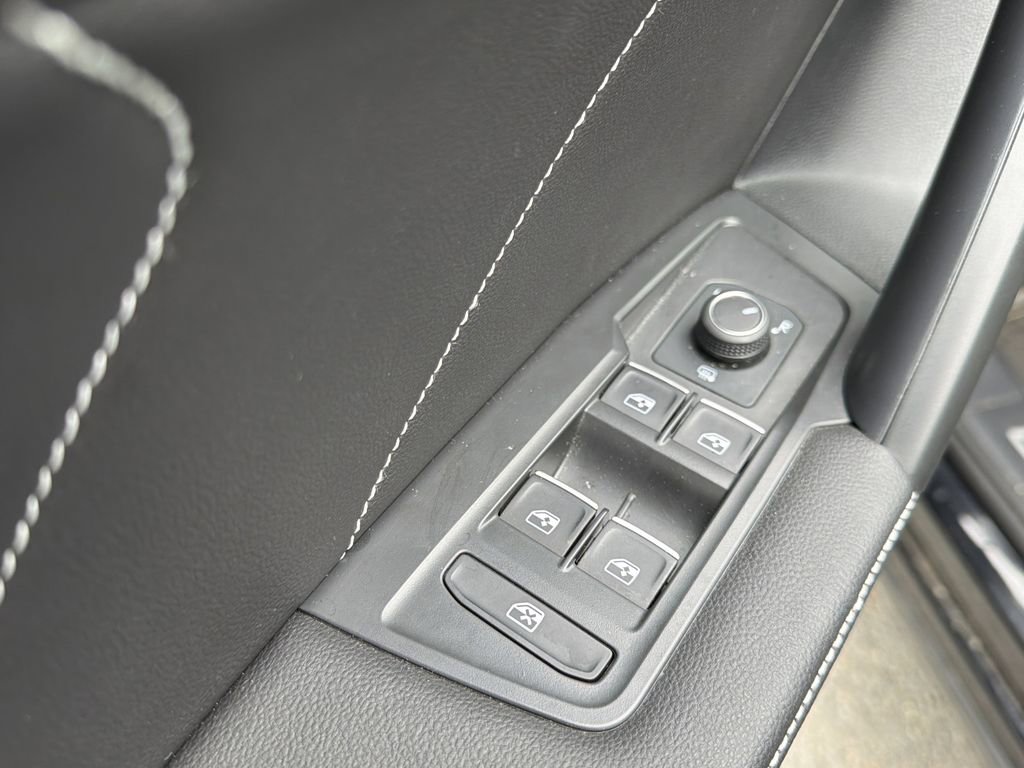 Used 2024 Volkswagen Tiguan SE R-Line image 22