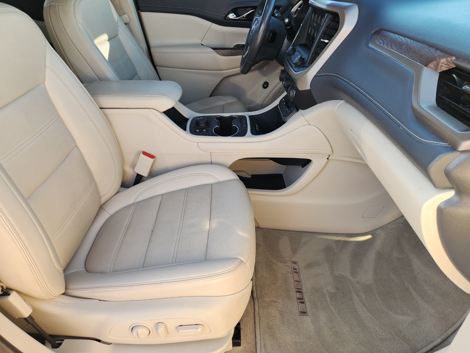 Used 2021 GMC Acadia Denali w/ Denali Technology Package FWD image 17