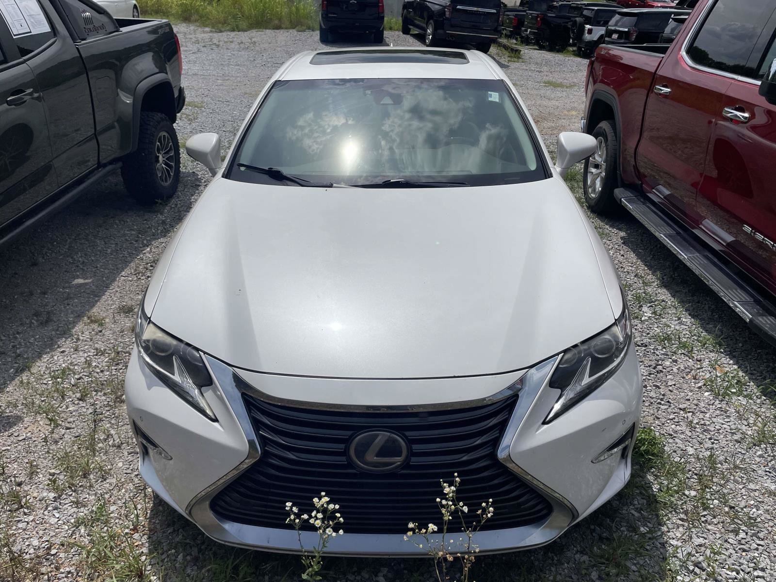 Used 2016 Lexus ES 350 w/ Luxury Package w/Wood Trim FWD image 2