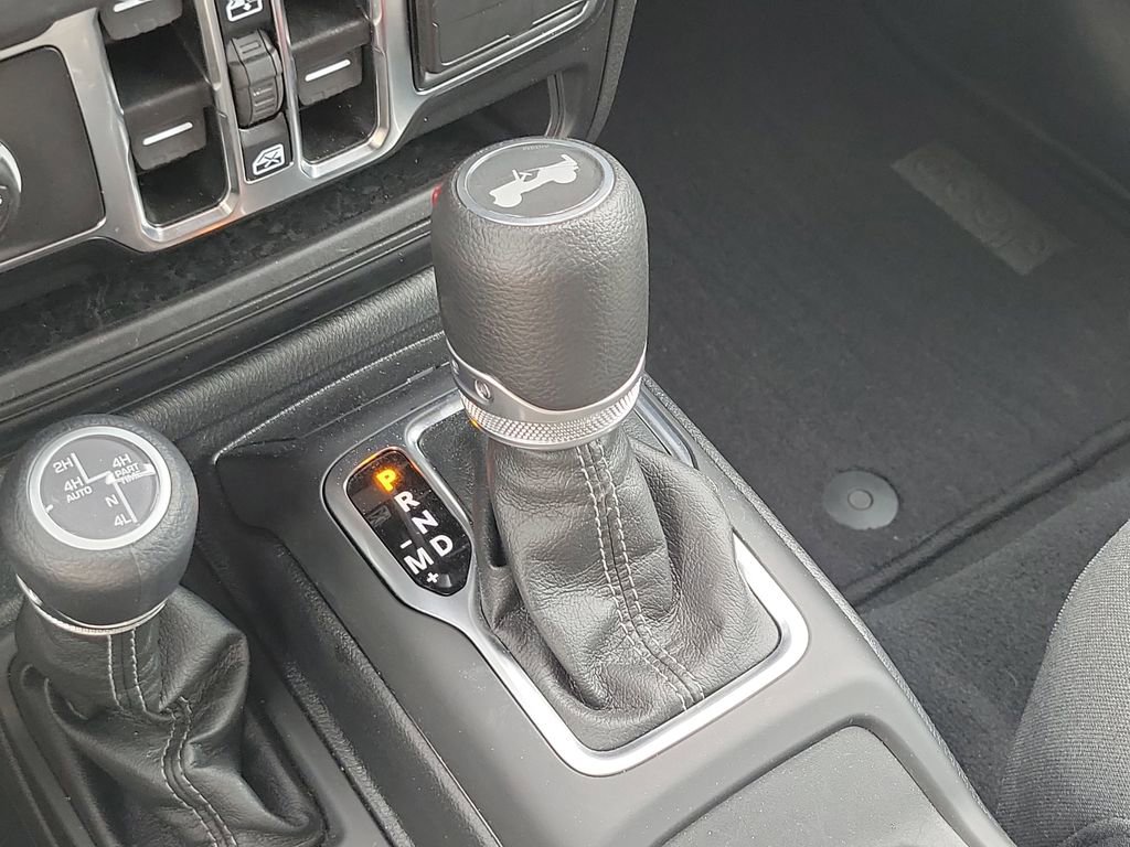 Used 2025 Jeep Wrangler Unlimited Sahara image 11