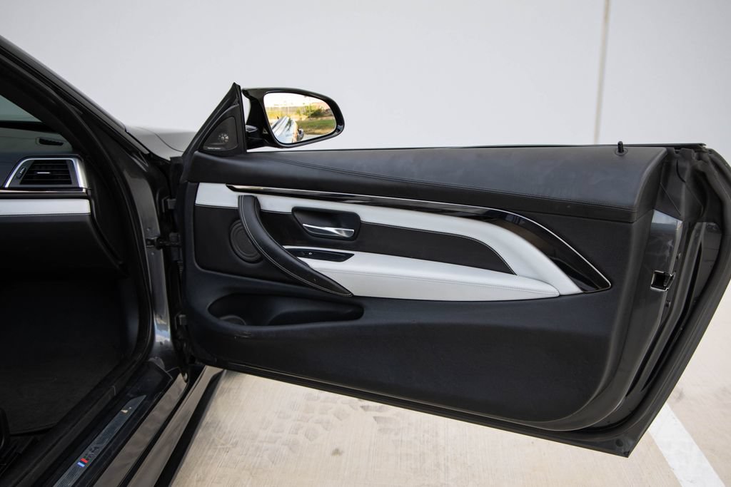Used 2016 BMW M4 Convertible RWD image 33