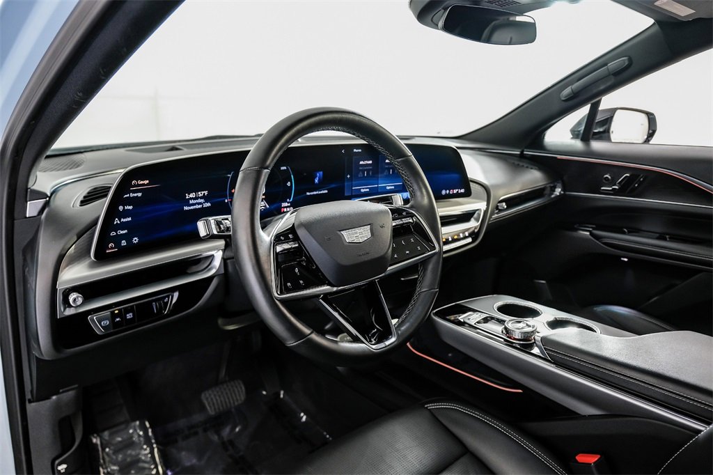 Used 2024 Cadillac Lyriq Luxury image 2