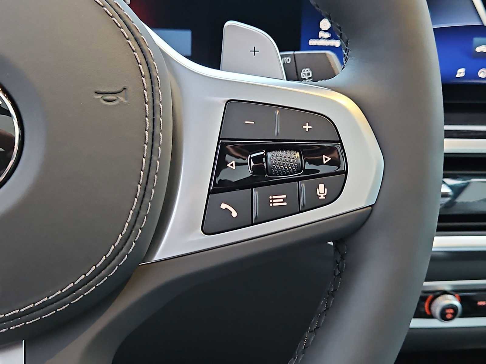 Used 2026 BMW X5 xDrive40i w/ M Sport Package image 27