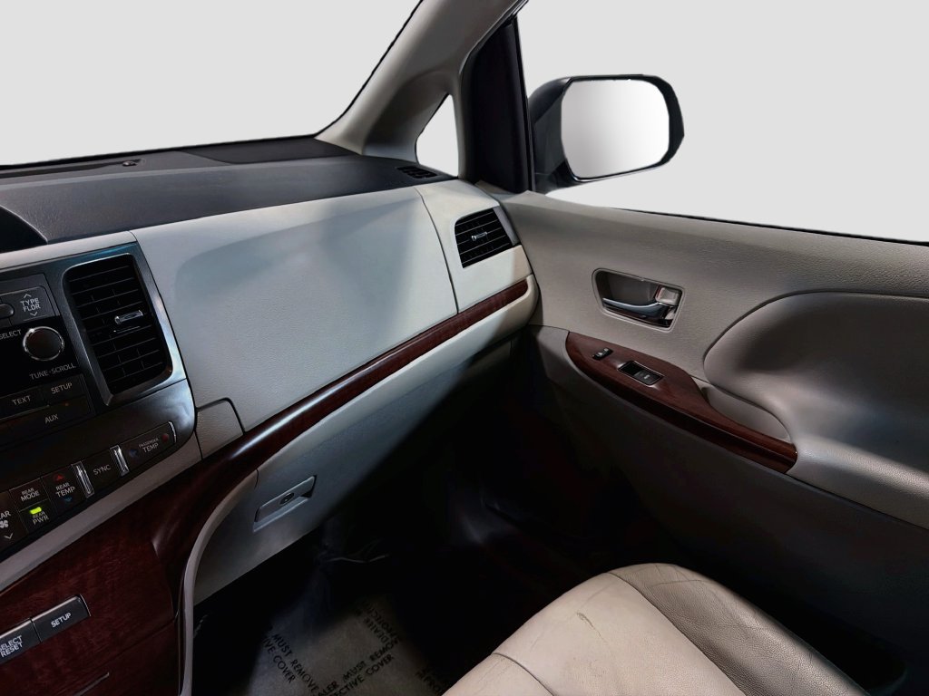 Used 2014 Toyota Sienna XLE FWD image 20