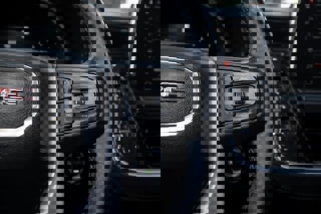 Used 2022 GMC Yukon XL SLE w/ Gmc Pro Safety Plus Package image 27