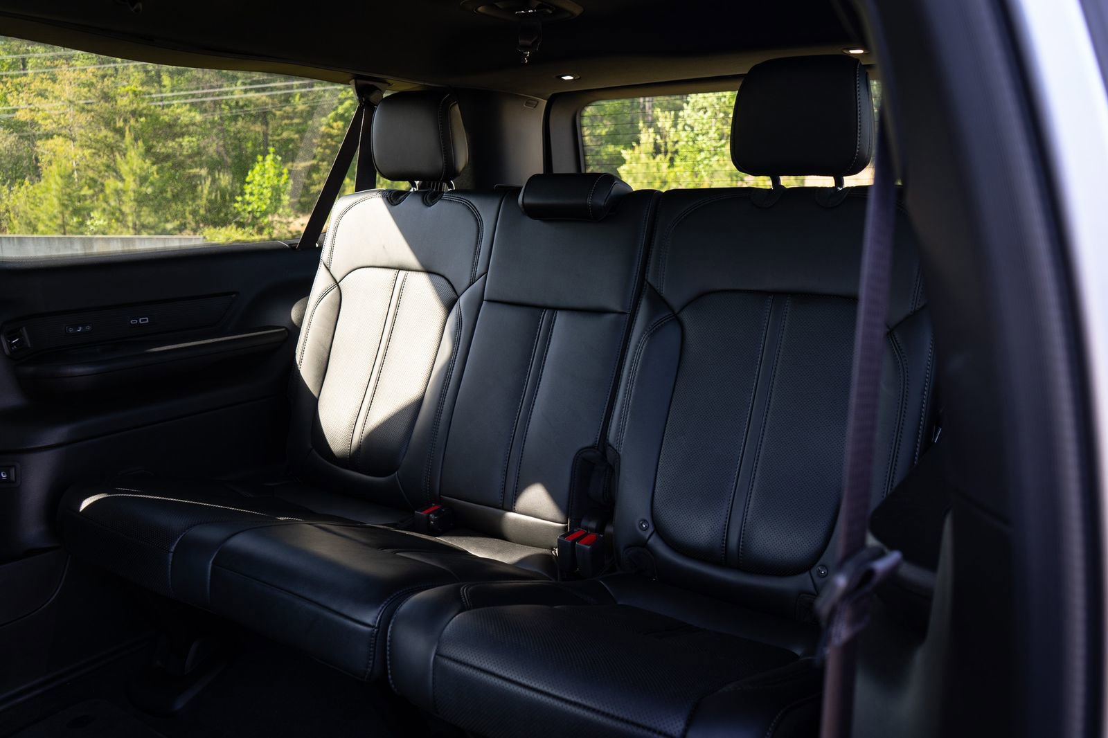 Used 2025 Jeep Wagoneer L Series II AWD/4WD image 19