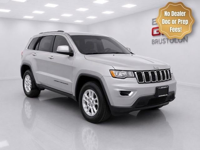 Used 2018 Jeep Grand Cherokee Laredo AWD/4WD image 3