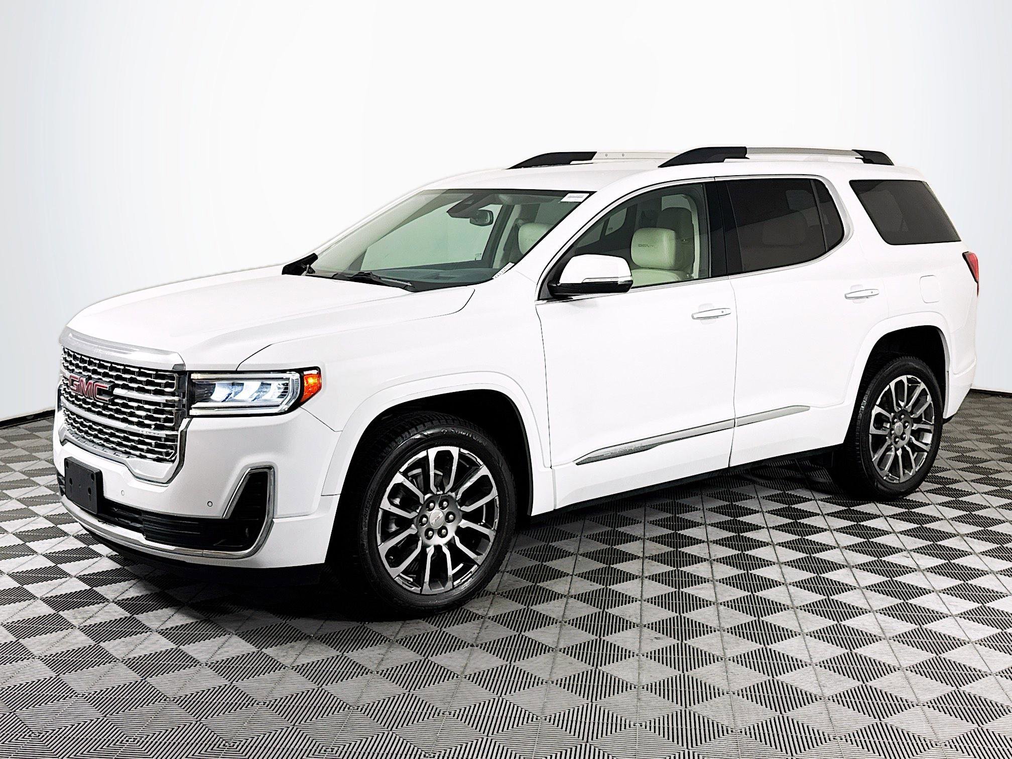 Used 2023 GMC Acadia Denali AWD/4WD image 4