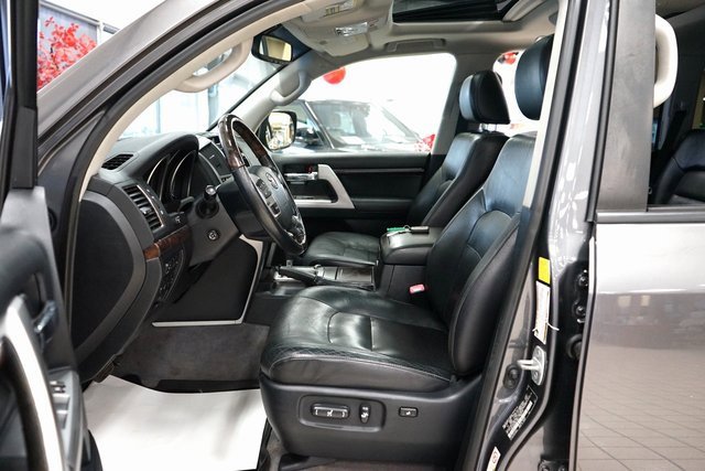 Used 2013 Toyota Land Cruiser image 32