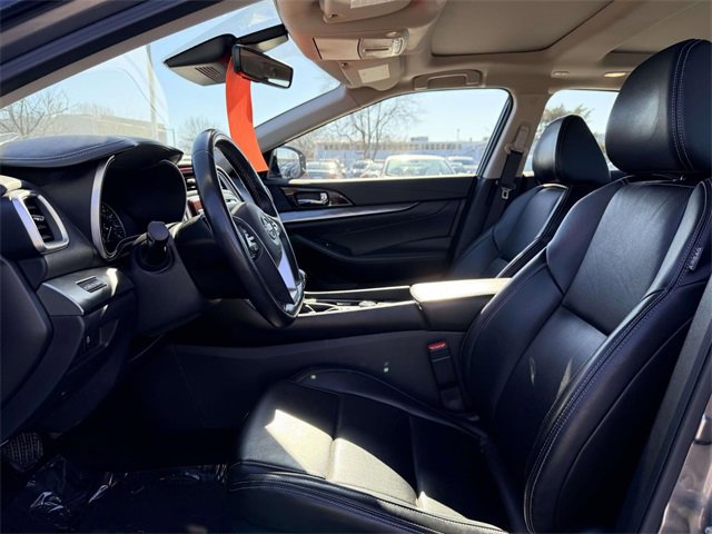 Used 2023 Nissan Maxima SL image 18