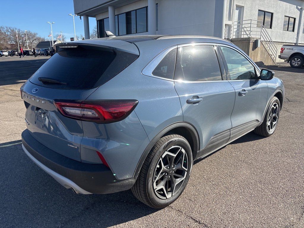 Used 2025 Ford Escape Platinum image 7