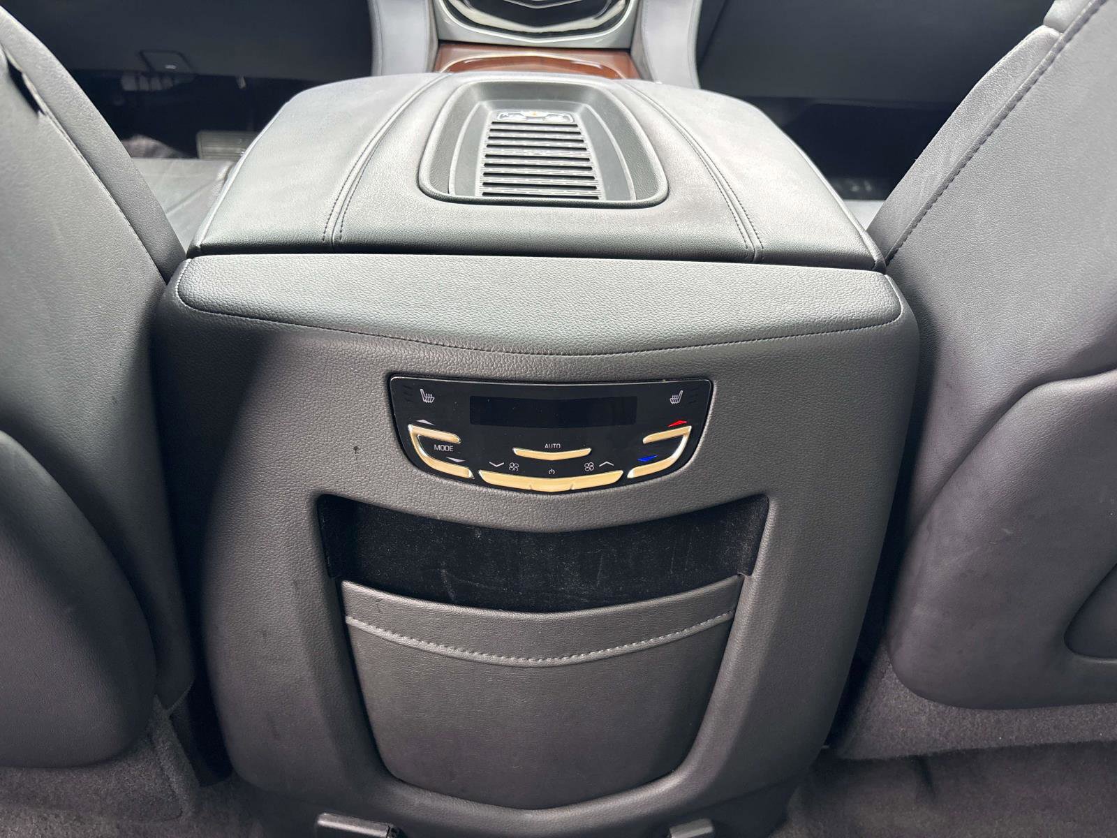 Used 2020 Cadillac Escalade Luxury image 11