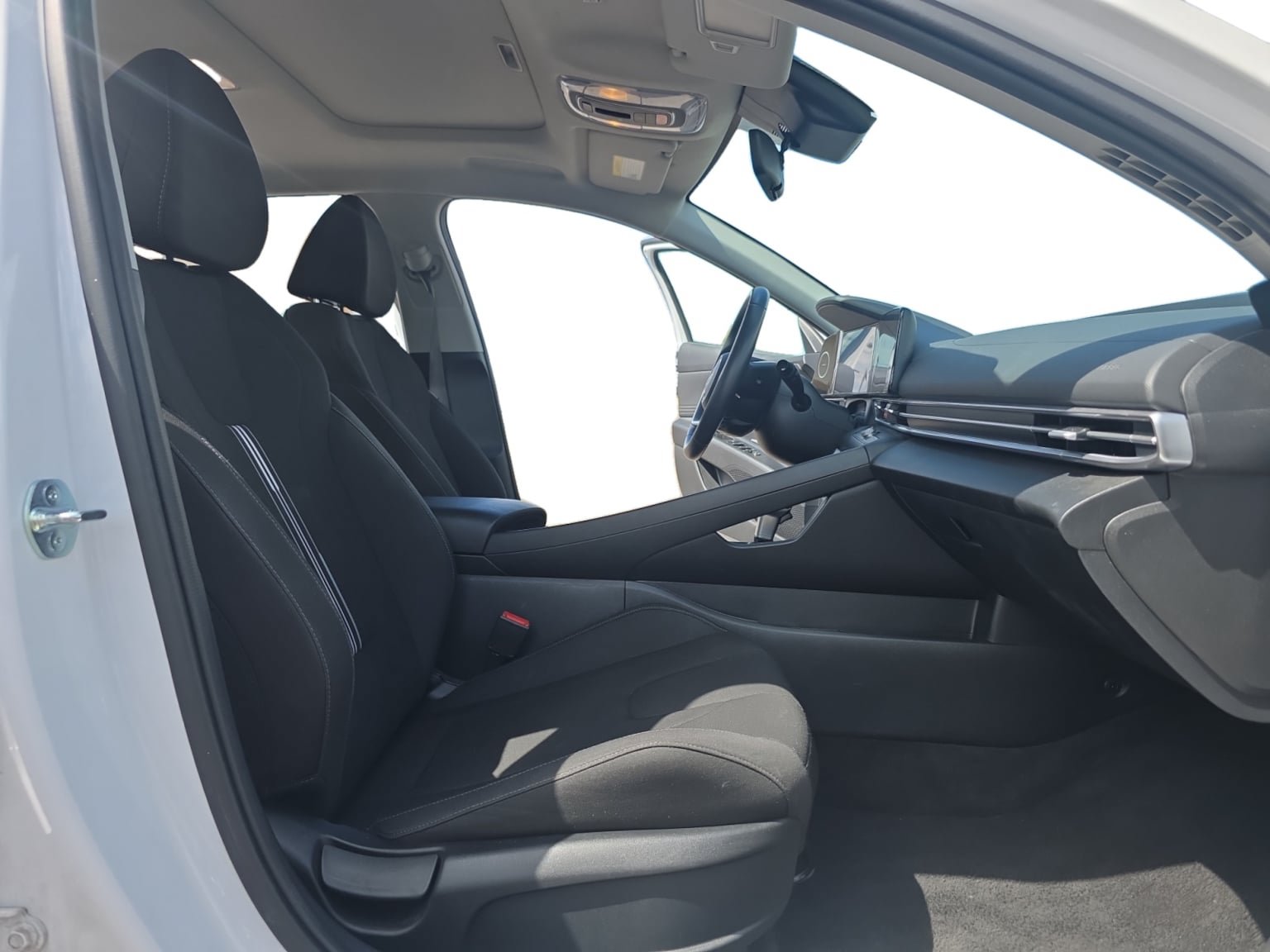Used 2025 Hyundai Elantra SEL FWD image 17