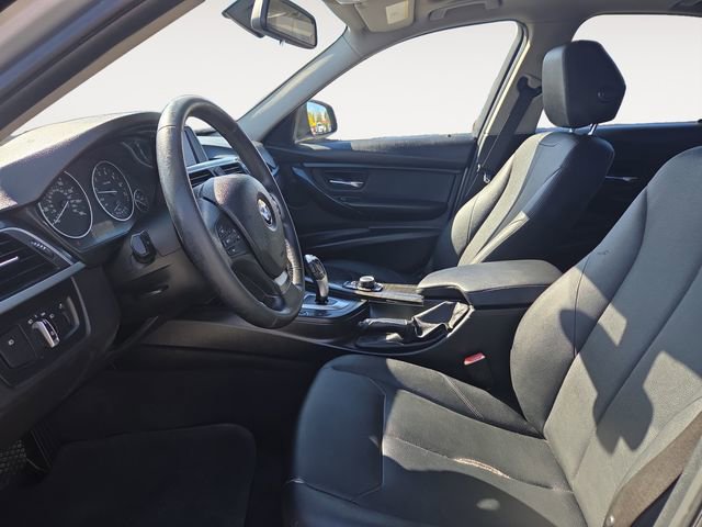 Used 2017 BMW 320i Sedan RWD image 9