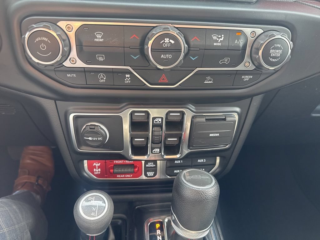 Used 2022 Jeep Gladiator Rubicon w/ Trailer Tow Package AWD/4WD image 13