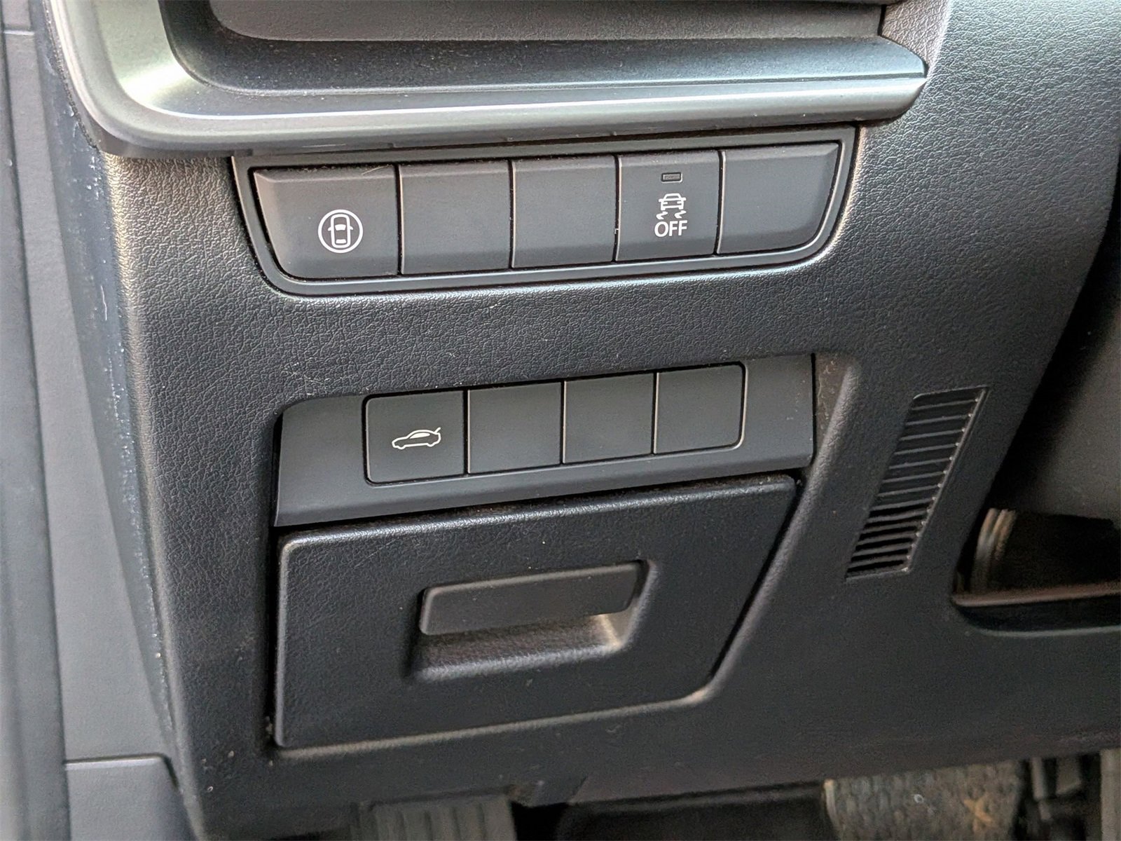 Used 2020 MAZDA MAZDA3 Sedan w/ Select Package image 17